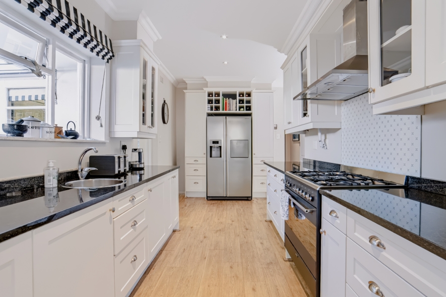 8 Bedroom Property for Sale in Claremont Western Cape